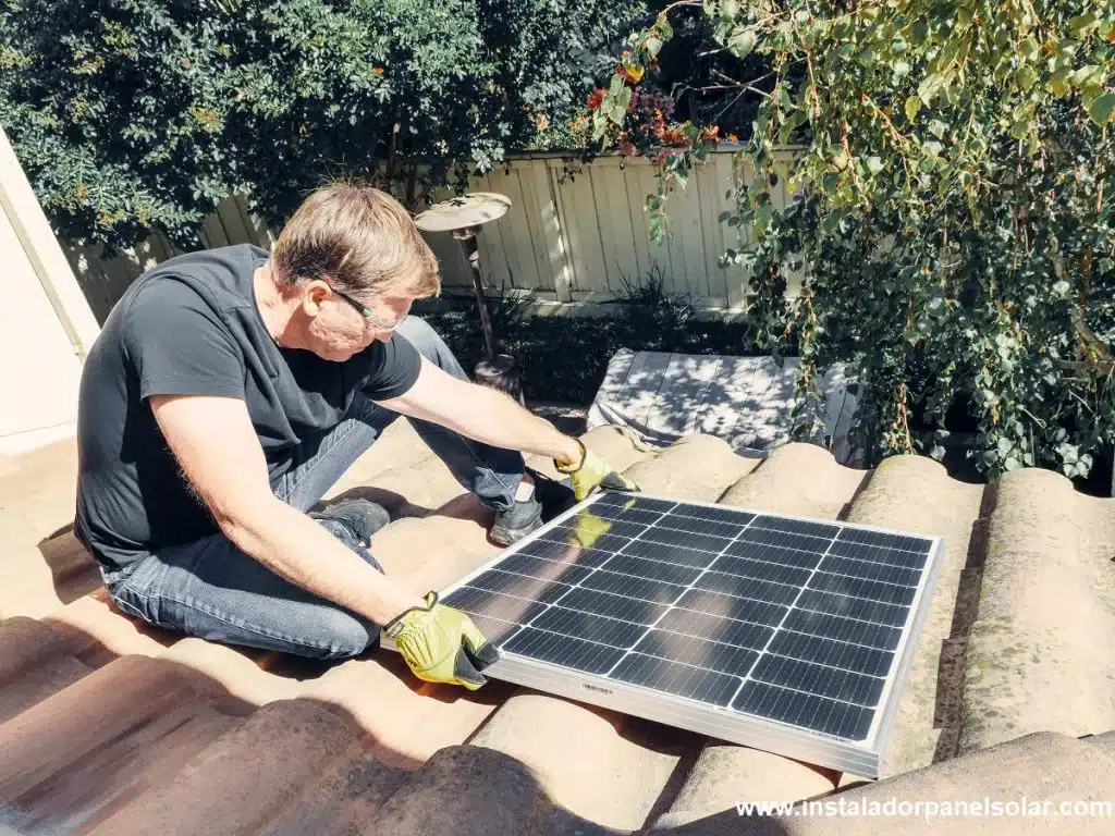 cuántas placas solares caben en mi tejado